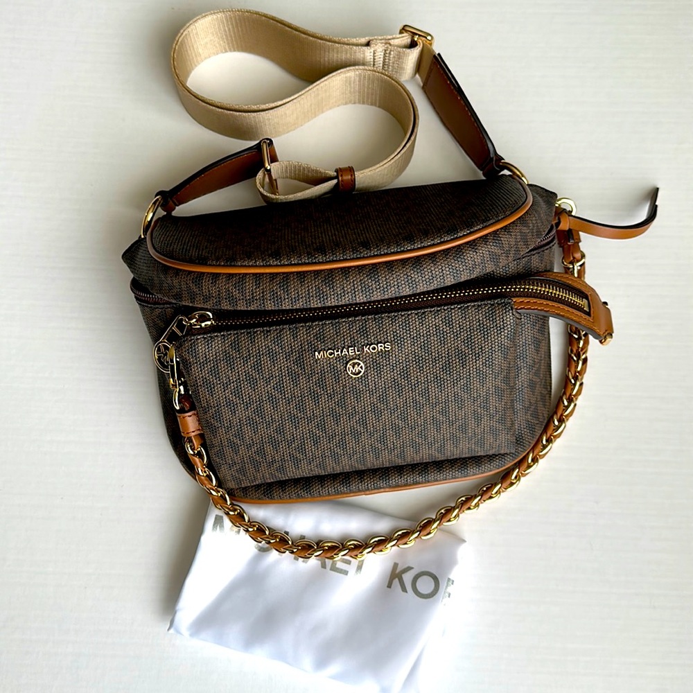 💢BRAND NEW💢 Michael Kors Medium SLATER Sling Pack in Signature